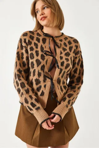 Leopardenmuster Strickjacke mit Pompon