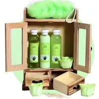 BRUBAKER Pflege-Geschenkset Aloe Vera - Dusch und Badeset - Set im Vintage Schränkchen aus Holz Damen Pflegeset, 10-tlg., Wellness Beauty Geschenk für Frauen - Reinigend und Pflegend