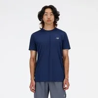 New Balance Laufshirt Sport Essentials T-Shirt Mens TOP-36319 Kurzarm-Design, mit Rundhalsausschnitt, atmungsaktiv, aus Polyester