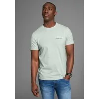 DELMAO T-Shirt mit dezentem Logo-Schriftzug im Club-Design