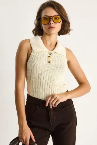 Strickbluse mit Knopfverschluss