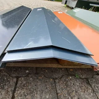 Firstblech | 1,00 m Länge | Anthrazitgrau ( RAL 7016 )