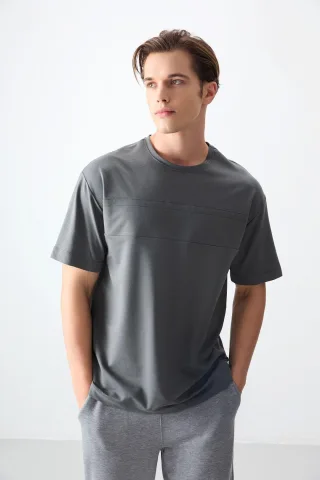Übergroßes Rundhals-T-Shirt