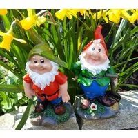 LB H&F Lilienburg Dekofigur 2er SET Gartenzwerge Zwerg Zwerge Gartenzwerg Dekofigur Garten lustig (Deko Camping Campen Campingplatz Schrebergarten Dauercamping Vorzelt Vorgarten Geschenk GB NEO, Mitbringsel Geschenkidee Gartenparty BLAU BRAUN), Gnom 
