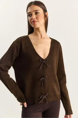 Knopf-Detaillierter Strick-V-Ausschnitt-Cardigan