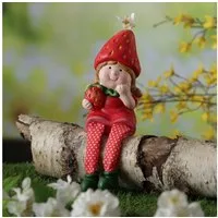MARELIDA Gartenfigur Kantenhocker Erdbeermädchen Lotte Gartenfigur Erdbeerkind H: 19cm