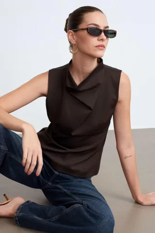 Ärmellose Cowl-Neck Crepe-Bluse