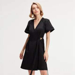 Minimalistisches Wickelkleid