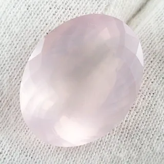 Rosenquarz in zartrosa 21,78 ct - Oval multifacettierter Schliff - 21,68 x 16,96 x 10,28 mm
