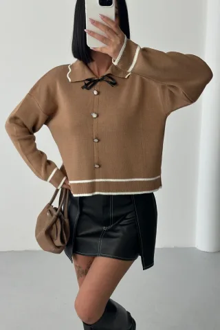 Strukturiertes Poloshirt mit Rollkragen und Band-Detail