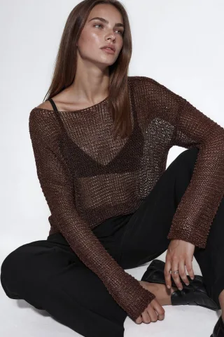 Halbtransparente Bootsausschnitt-Strickpullover