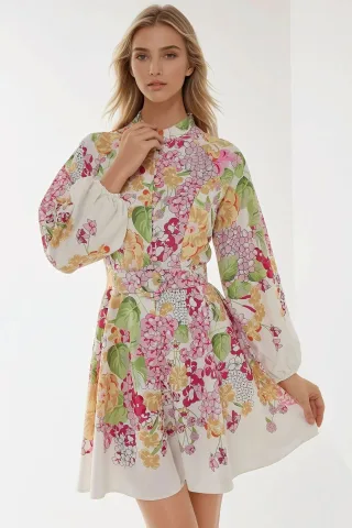 Bedrucktes Minikleid mit Gürtel