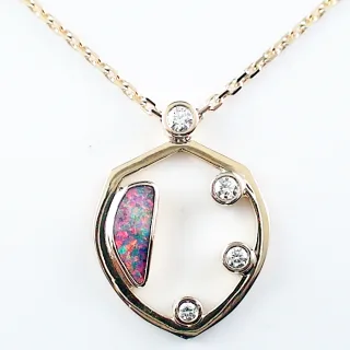 Designerstück: Opalanhänger mit 2,76 ct GEM Boulder Opal und 18k Gelbgold mit 18k Goldkette