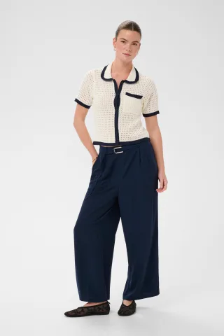 Dunkelblau