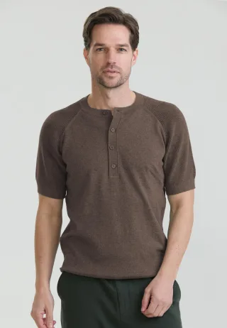 T-Shirt Basic-Strick-T-Shirt Mit Rundhalsausschnitt Und Knöpfen