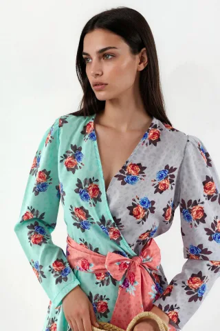 Blumiges Chiffon Wickel-Minikleid