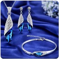 YouBella Schmuckset Crystal Stylish Halskette Schmuck Set Für Frauen & Mädchen (Set, Modischer Kunstschmuck, Langlebige Ausführung), Mit Ohrringen und Armband, Versilbert