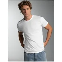 Trigema T-Shirt TRIGEMA Slim Fit T-Shirt aus DELUXE Baumwolle (1-tlg)