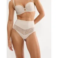 Triumph Slip Comfort Contour Highwaist String flache formende Spitze