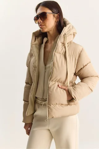 Kapuzenshirmjacke