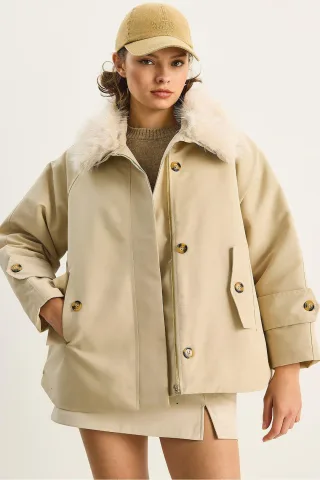 Reißverschlussjacke mit Kunstfellkragen
