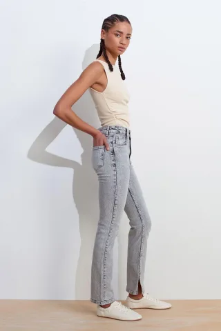 Hochtaillierte Slim Straight Jeans