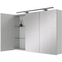 Planetmöbel Spiegelschrank ARIA Badschrank 120 cm mit Beleuchtung & Steckdose, Glaseinlegeböden (Spiegelschrank Bad 120 cm mit Beleuchtung und Steckdose, Badspiegelschrank 3-türig) Steckdose für Elektrogeräte