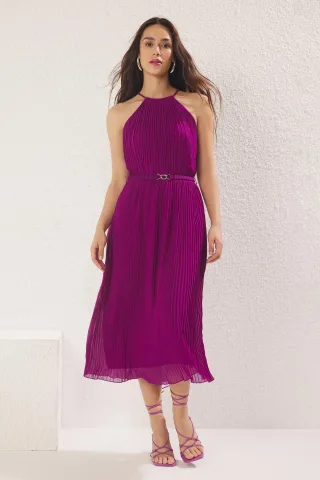 Ärmelloses, gerades Damen-Midikleid, geeignet für Tag und Nacht