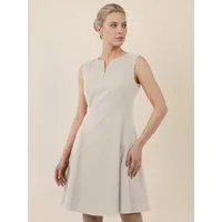 Apart Abendkleid mit modernem Ausschnitt