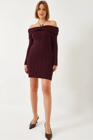 Trägerloses enges Kleid mit Kabelstrickmuster