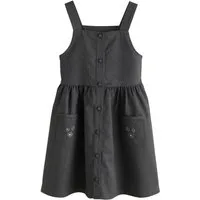 Next Latzkleid Geknöpftes Latzkleid für die Schule mit Stickerei (1-tlg)