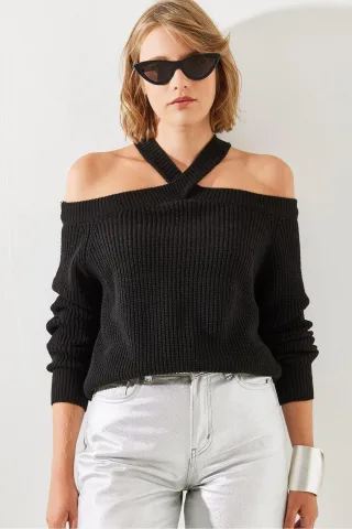 Strukturierter Rundhals-Pullover mit langen Ärmeln und Cut-Out-Details