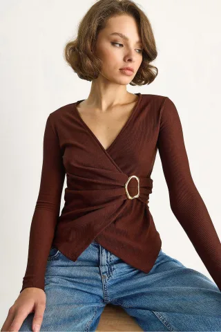 Doppelt knöpfte Bluse mit Zubehördetails