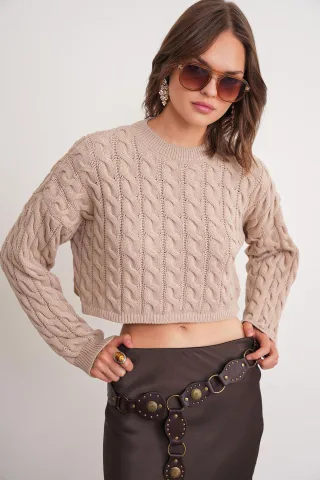 Kabelstrickmuster Rundhals-Pullover