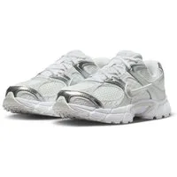 Nike Sportswear Nike V5 RNR Sneaker inspiriert vom Design des Y2K Nike Vomero 5