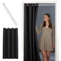 tinycurtains Türvorhang mit Stange weiß 70-120 cm Thermo Vorhang ohne Bohren, blickdicht, Ösen, verdunkelnd, Polyester, blickdicht, Schwarz Eclipse, Türgardine mit Klemmstange verdunkelnd