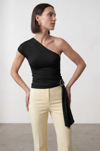 Schlanke Passform Off-Shoulder Jersey-Bluse mit Bindedetail
