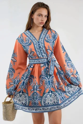 V-Ausschnitt Paisley A-Linie Mini-Kleid mit Knöpfen