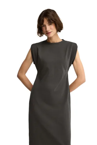 Ärmelloses Kleid asphaltgrau mit Rundhalsausschnitt und Polo Club Logo