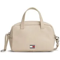 Tommy Jeans Umhängetasche TJW CITY TRUNK CROSSOVER (2-tlg., Abnehmbarer Herzenanhänger), Damen Tragetasche, Schultertasche mit Herzchen-Applikation