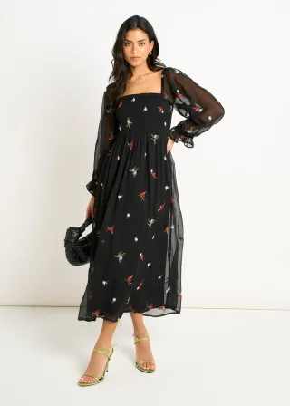 Schwarzes geblümtes Chiffonkleid mit Stickerei