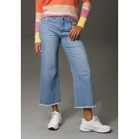 Aniston CASUAL 7/8-Jeans mit leicht ausgefranstem Beinabschluss