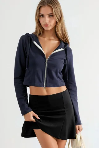 Faltige Mini-Shorts