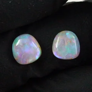 1,05 u. 0,86 ct White Opal Olympic Fields Australien Vollopal Pärchen f. Ohrringe