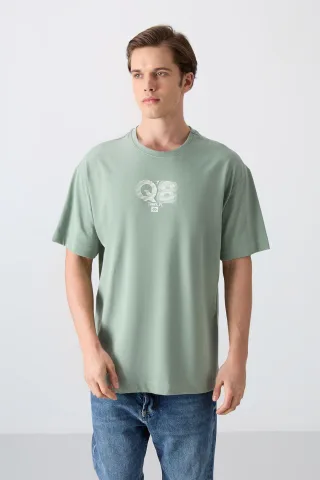 Übergrößtes T-Shirt mit bedrucktem Logo und Rundhalsausschnitt