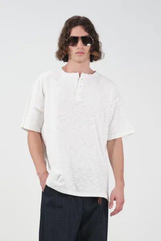 Crew-Neck T-Shirt mit Knopfdetails