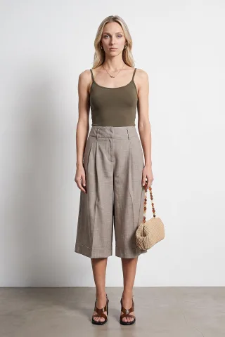 Hochtaillierte Plissierte Weitbeinige Capri-Shorts