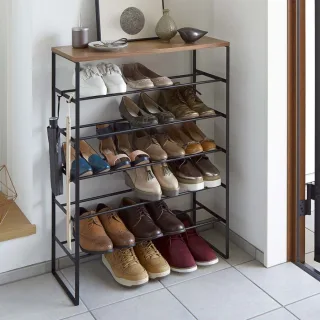 Yamazaki Schuhregal viel Platz 5 Ebenen 66x87x25cm Metall Holz schwarz. Ein markantes Design-Statement für maximale Ordnung in Ihrer modernen Diele.
