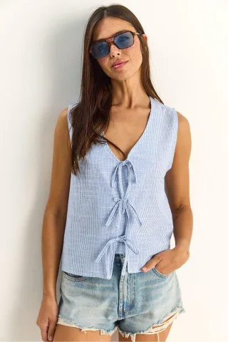 Gestreifte V-Ausschnitt-Bluse mit Bindedetail