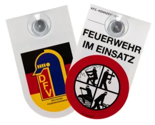 Kennzeichnungsschild DFV Logo und Signet "Feuerwehr im Einsatz" | PACO | Saugnapf | beidseitig | Auto-Kennzeichnungsschild